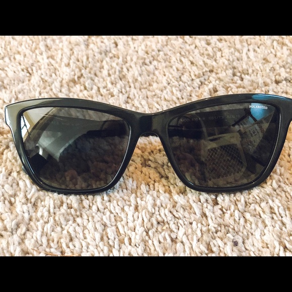 Versace women’s polarized sunglasses - Picture 2 of 4